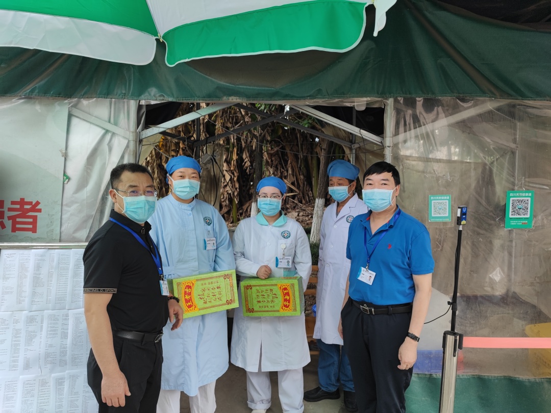 慰问一线医务人员 (4).jpg