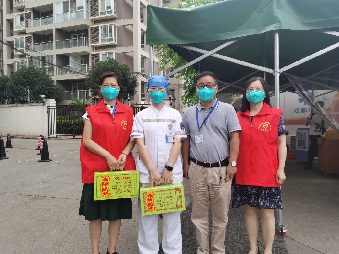 慰问一线医务人员 (2).jpg