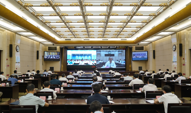 黄强在部署贯彻落实全国深化“放管服”改革持续优化营商环境电视电话会议精神工作时强调
更好发挥“放管服”改革提效率破难题促发展作用
守牢疫情防线安全底线努力保持经济运行在合理区间「相关图片」