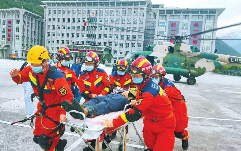 省直机关党员干部积极参与疫情防控和抗震救灾
筑牢守护群众生命健康的“堡垒”「相关图片」