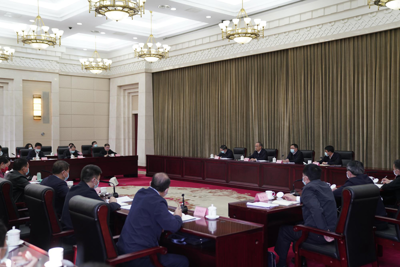 黄强在领衔办理政协提案专题会议上强调
坚持问题导向系统观念改革破题
用心用情用力为全省老人孩子撑起“幸福伞”「相关图片」